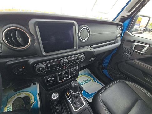 Used 2023 Jeep Wrangler Unlimited Sahara w/ Cold Weather Group AWD/4WD image 5