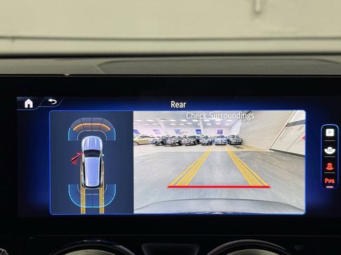 Used 2024 Mercedes-Benz EQB 300 4MATIC image 32