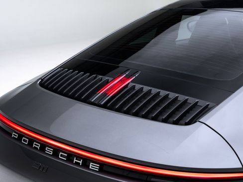 Used 2020 Porsche 911 Carrera RWD image 25