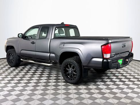 Used 2017 Toyota Tacoma SR AWD/4WD image 6