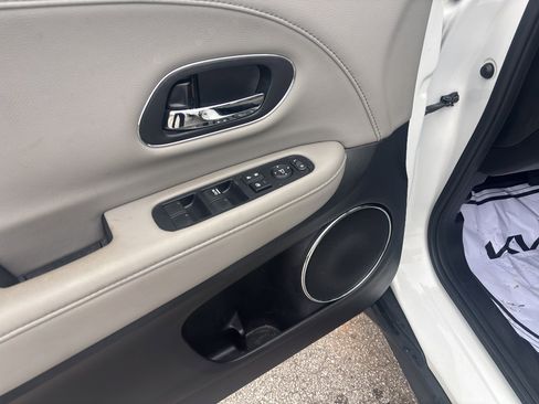 Used 2018 Honda HR-V EX-L image 10