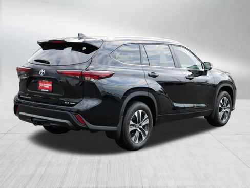 Certified 2026 Toyota Highlander XLE image 7