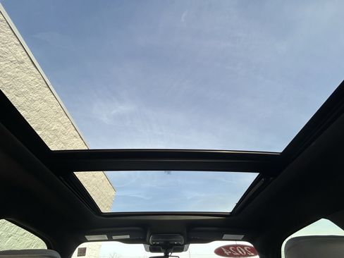 Used 2024 Ford F150 Lightning Lariat image 42