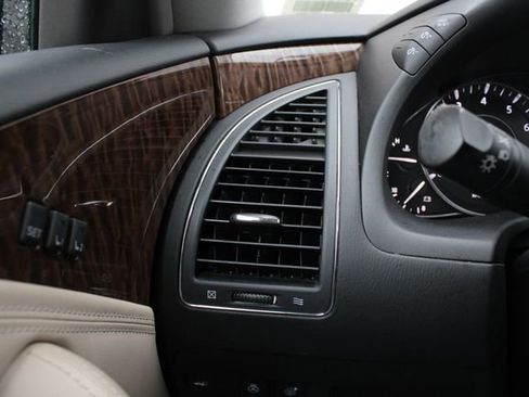 Used 2018 Nissan Armada Platinum w/ Interior Lighting Package image 8