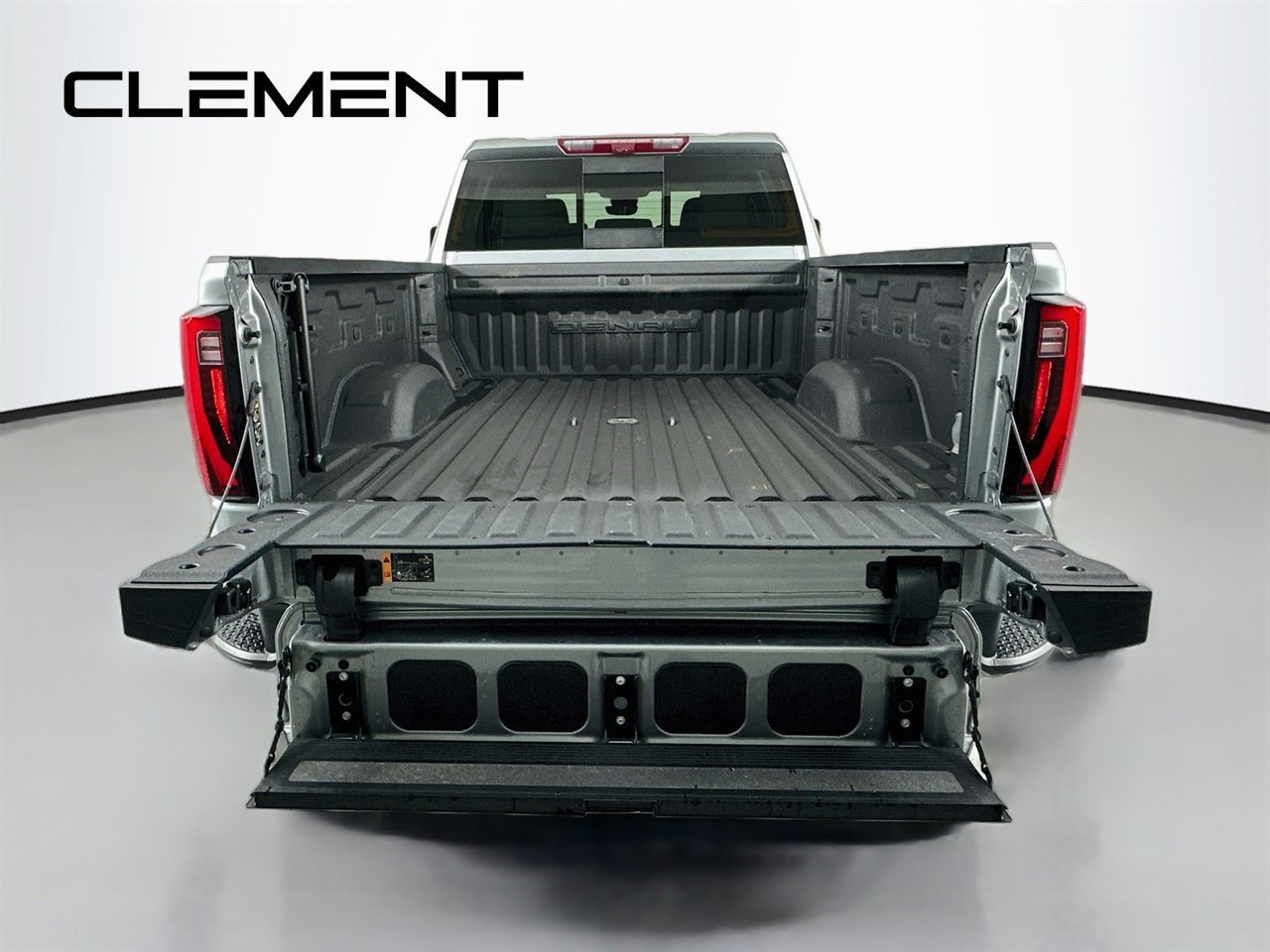 Used 2024 GMC Sierra 3500 Denali w/ Denali Reserve Package AWD/4WD image 11