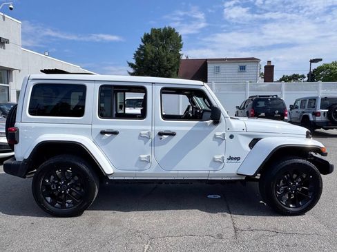 Used 2025 Jeep Wrangler Unlimited Sahara w/ Safety Group AWD/4WD image 8