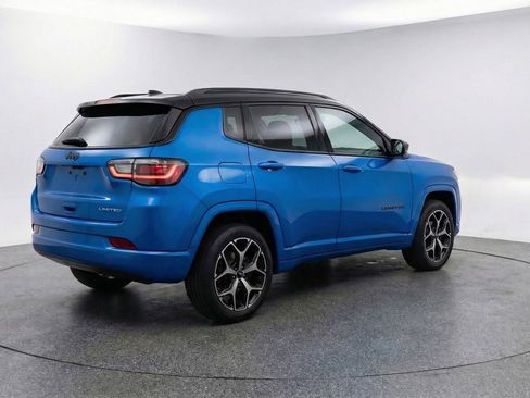 Used 2025 Jeep Compass Limited image 9