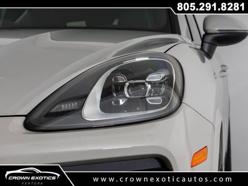 Used 2023 Porsche Cayenne Platinum Edition image 12