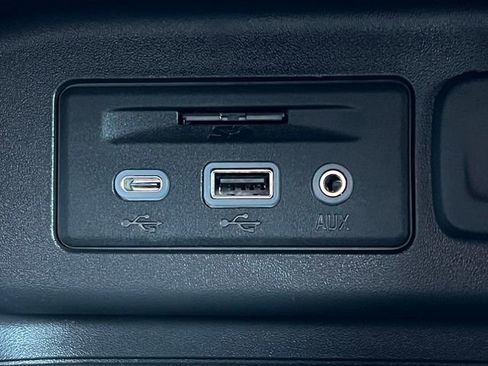 Used 2023 Chevrolet Equinox Premier image 30