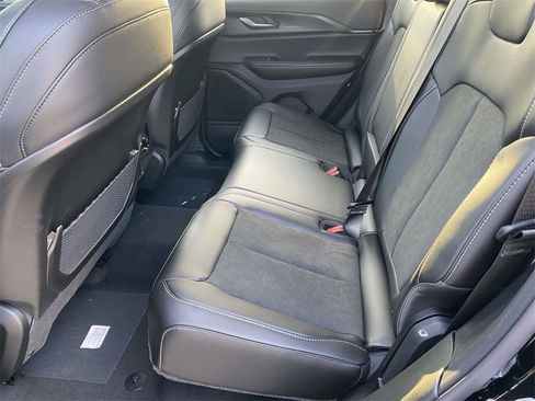 New 2025 Jeep Grand Cherokee Laredo image 33