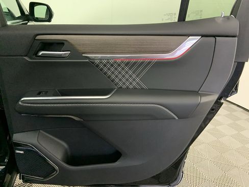 Used 2026 GMC Acadia Denali w/ Super Cruise Package image 28