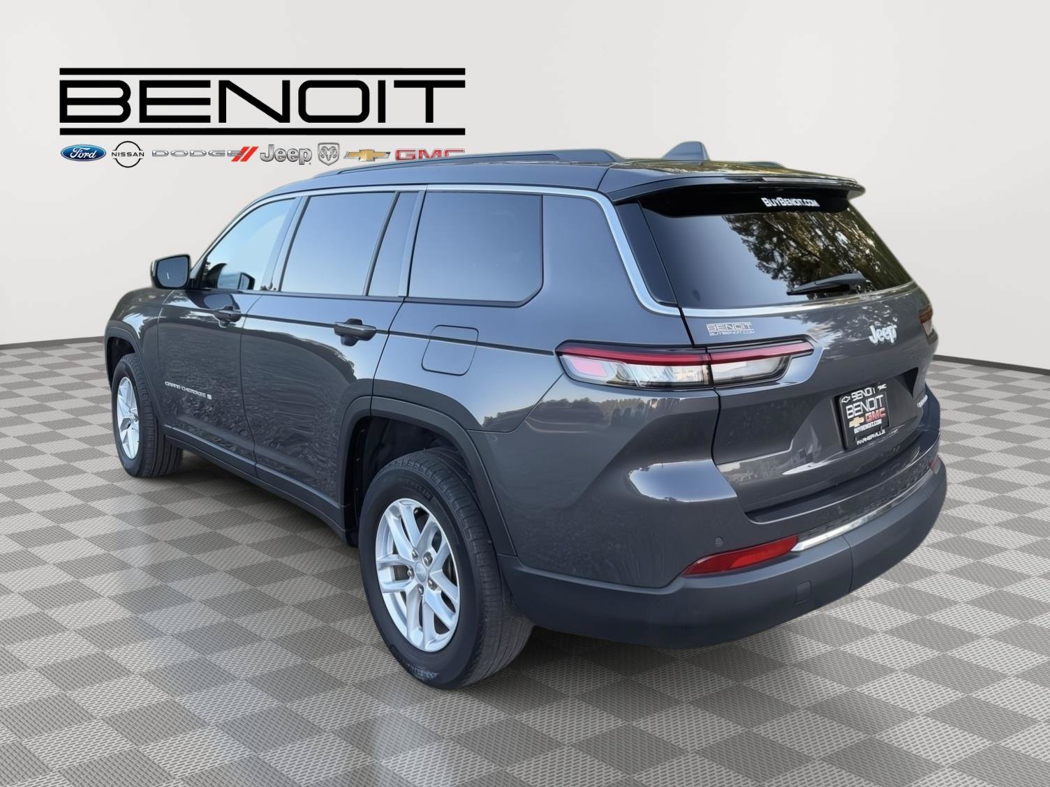 Used 2025 Jeep Grand Cherokee L Laredo w/ Luxury Tech Group I RWD image 3