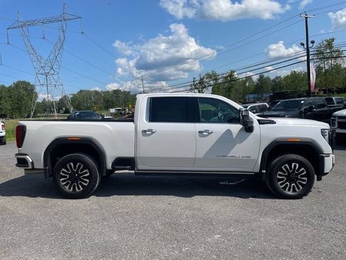Used 2024 GMC Sierra 2500 Denali Ultimate AWD/4WD image 6