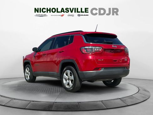 Used 2018 Jeep Compass Latitude w/ Popular Equipment Group AWD/4WD image 3