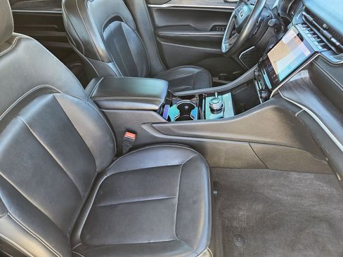 Used 2021 Jeep Grand Cherokee L Limited image 18