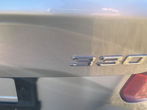 Used 2017 BMW 330e w/ Technology Package image 13