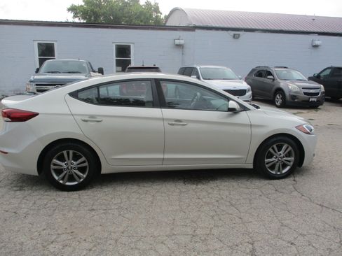 Used 2017 Hyundai Elantra SE FWD image 5