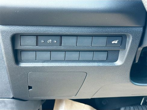 New 2025 Mitsubishi Outlander SE image 10