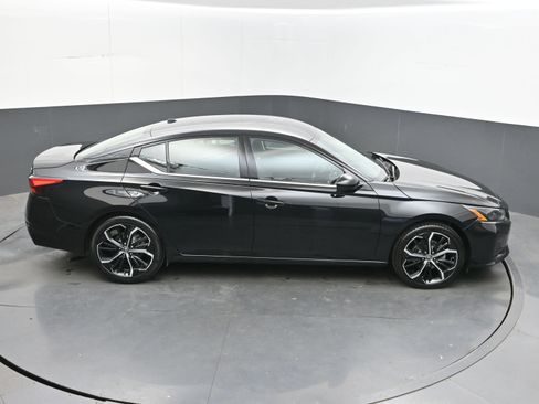 Used 2024 Nissan Altima 2.5 SR FWD image 36
