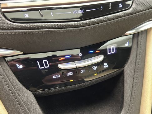Used 2017 Cadillac XT5 Luxury w/ Driver Awareness Package FWD image 22