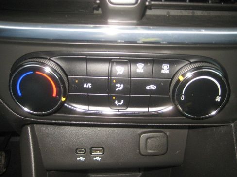 Used 2025 Buick Encore GX Preferred image 19