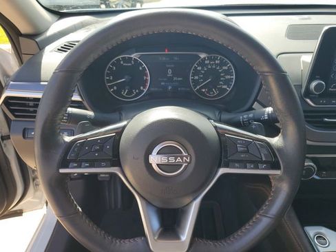 Used 2023 Nissan Altima 2.5 SR FWD image 16