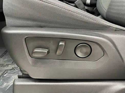 Used 2023 Chevrolet Silverado 1500 LT image 8