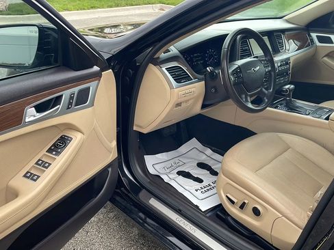 Used 2018 Genesis G80 3.8 RWD image 11