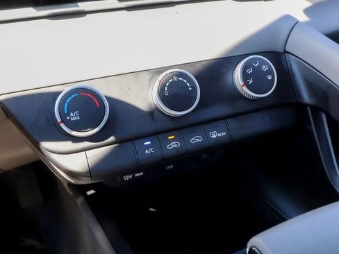 Used 2024 Hyundai Elantra SE image 10