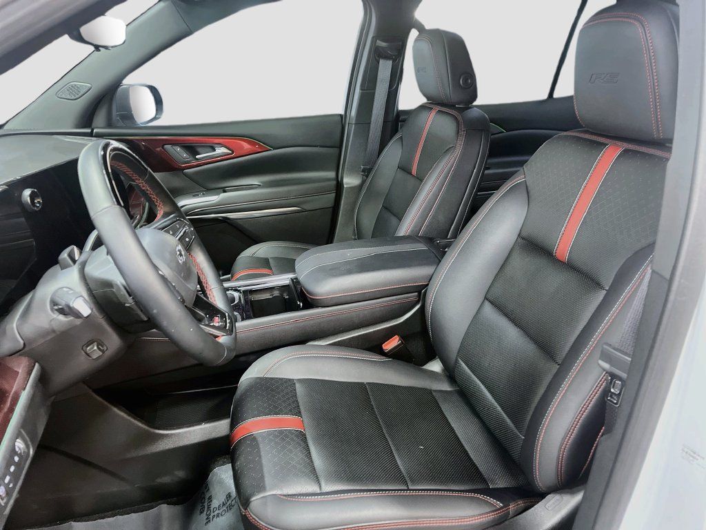 Used 2025 Chevrolet Traverse RS w/ LPO, Floor Liner Package AWD/4WD image 22