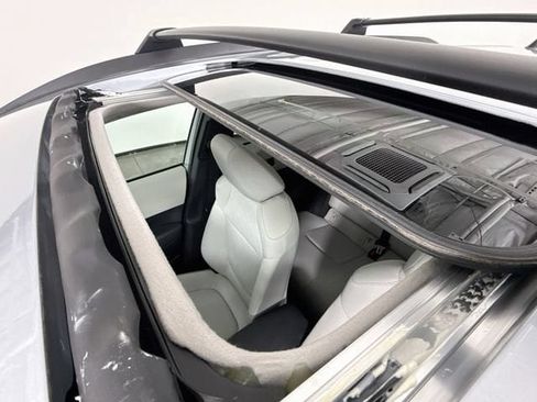 Certified 2025 Toyota Corolla Cross LE w/ Moonroof Package FWD image 22