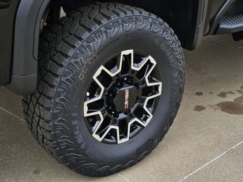 New 2026 GMC Sierra 2500 AT4X image 5