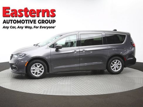 Used 2023 Chrysler Pacifica Touring-L FWD image 60