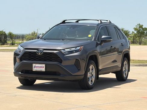 Used 2023 Toyota RAV4 XLE w/ Convenience Package FWD image 3