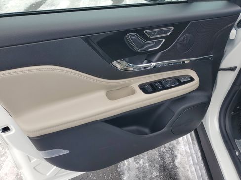 New 2026 Lincoln Corsair Premiere image 8