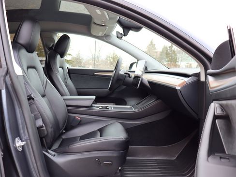 Used 2023 Tesla Model Y Long Range image 22