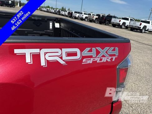 Used 2022 Toyota Tacoma TRD Sport AWD/4WD image 14