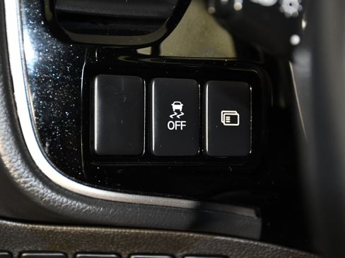 Used 2020 Mitsubishi Outlander LE AWD/4WD image 35