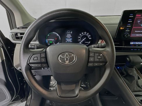 Used 2024 Toyota Sienna LE image 15