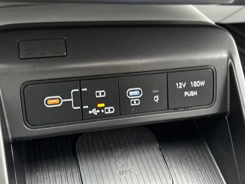 Used 2025 Hyundai Kona Limited image 18