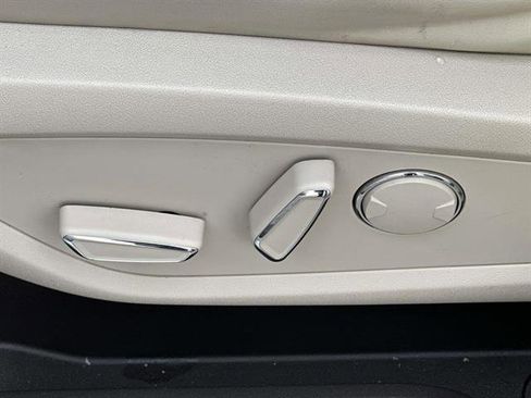 Used 2017 Lincoln MKC Reserve w/ Lincoln MKC Climate Package image 15