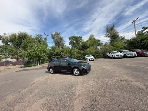 Used 2025 Toyota Corolla LE FWD image 2