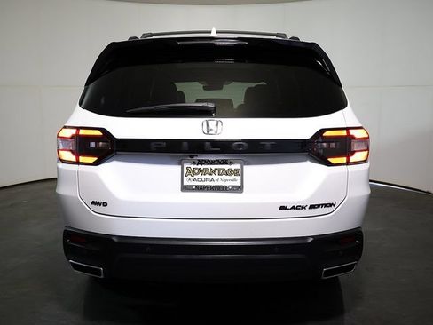 Used 2025 Honda Pilot Black Edition image 10
