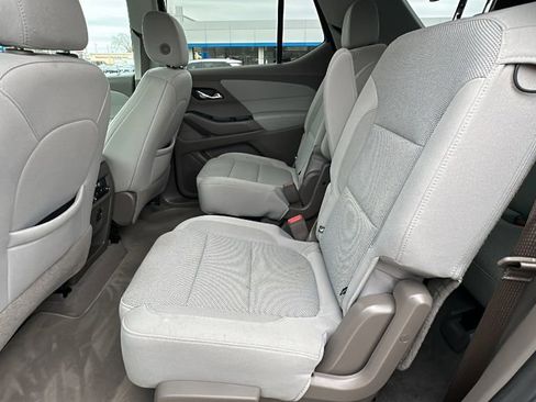 Used 2021 Chevrolet Traverse LT image 15