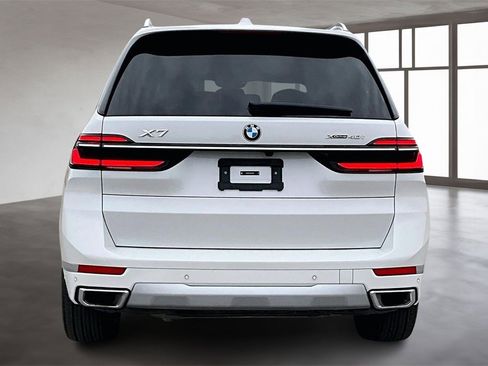 Used 2025 BMW X7 xDrive40i image 4