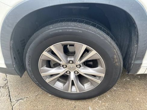 Used 2015 Toyota Highlander XLE FWD image 8