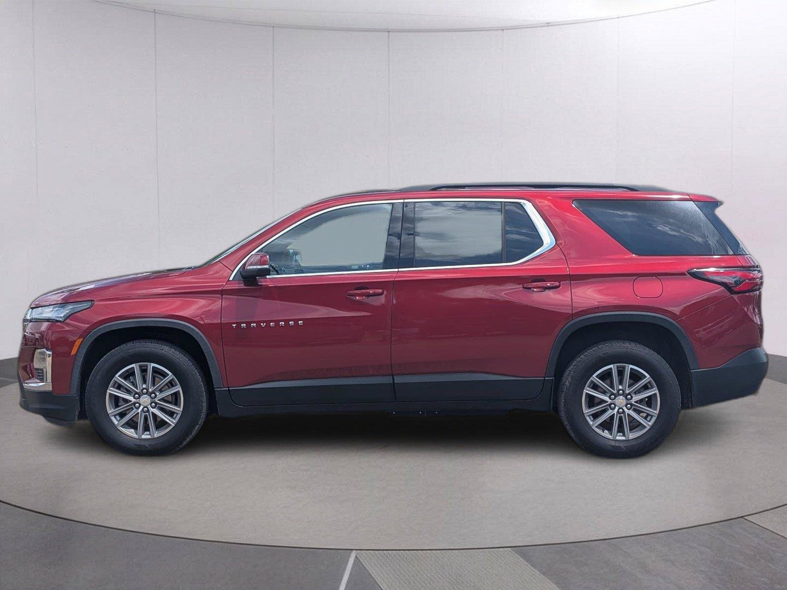 Used 2023 Chevrolet Traverse LT FWD image 2
