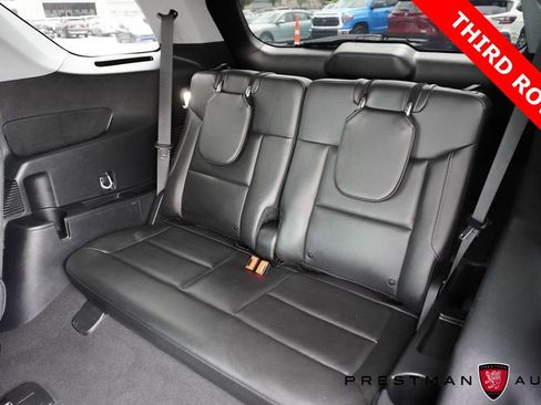 Used 2023 Ford Explorer XLT w/ Equipment Group 202A AWD/4WD image 4