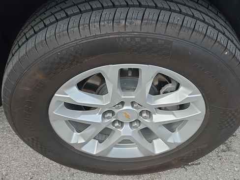 Used 2023 Chevrolet Traverse LS FWD image 22
