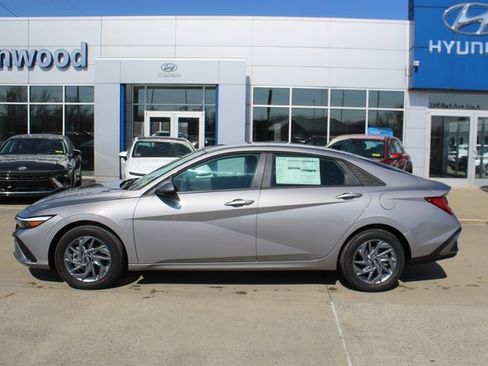 New 2026 Hyundai Elantra Blue image 2